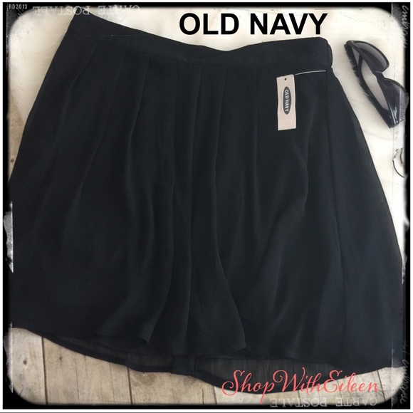 Old Navy Dresses & Skirts - Old Navy Black Lined Flowy Mini Skirt! Darling!